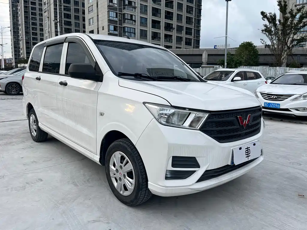 Wuling Hongguang — фото 3