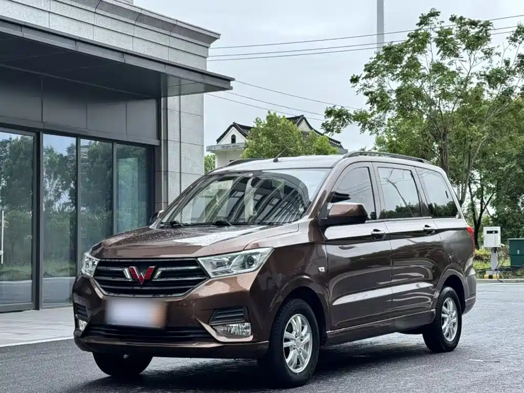 Wuling Hongguang — фото 2