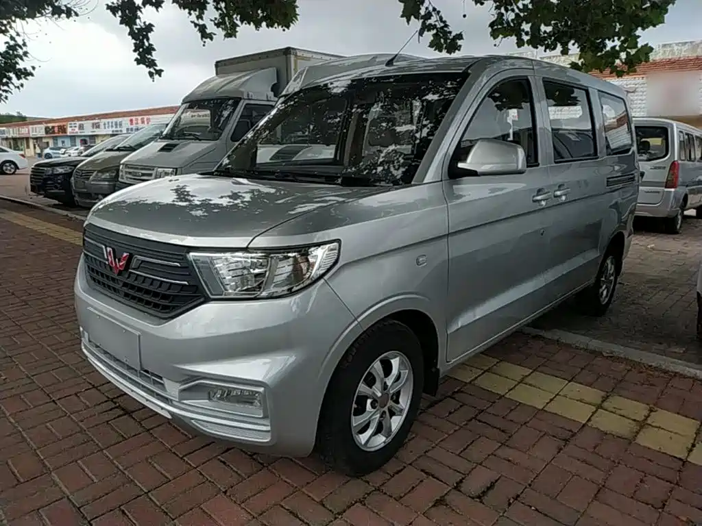 Wuling Hongguang V — фото 2