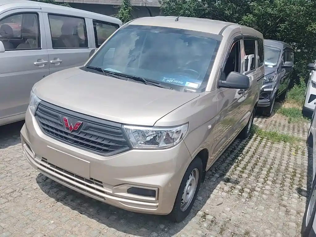 Wuling Hongguang V — фото 2