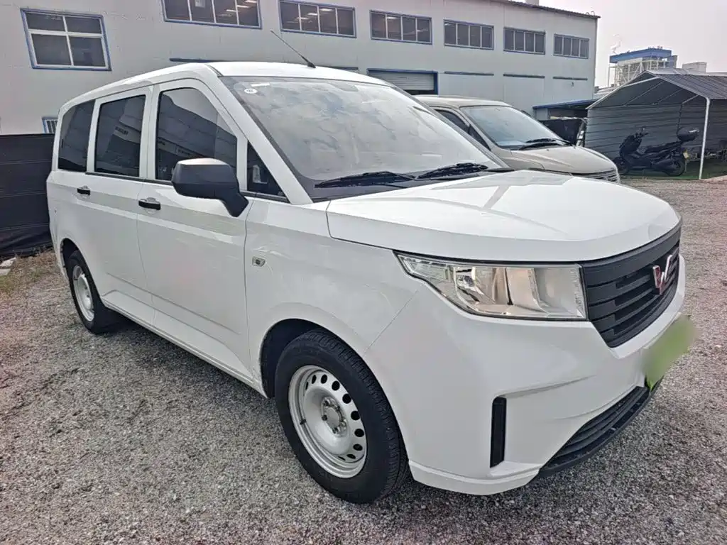 Wuling Hongguang PLUS — фото 4