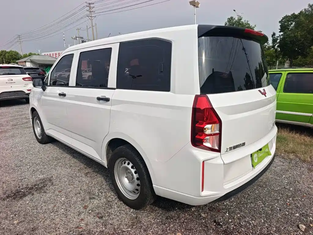 Wuling Hongguang PLUS — фото 5