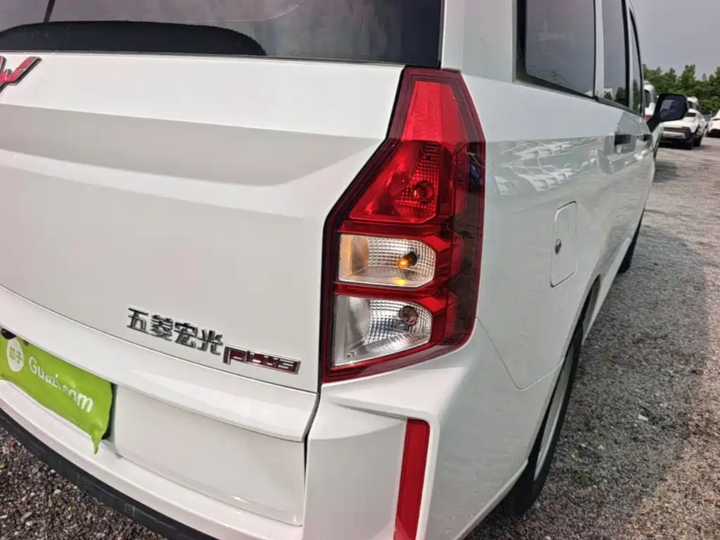 Wuling Hongguang PLUS — фото 8