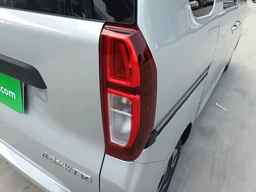 Wuling Zhiguang EV — фото 8