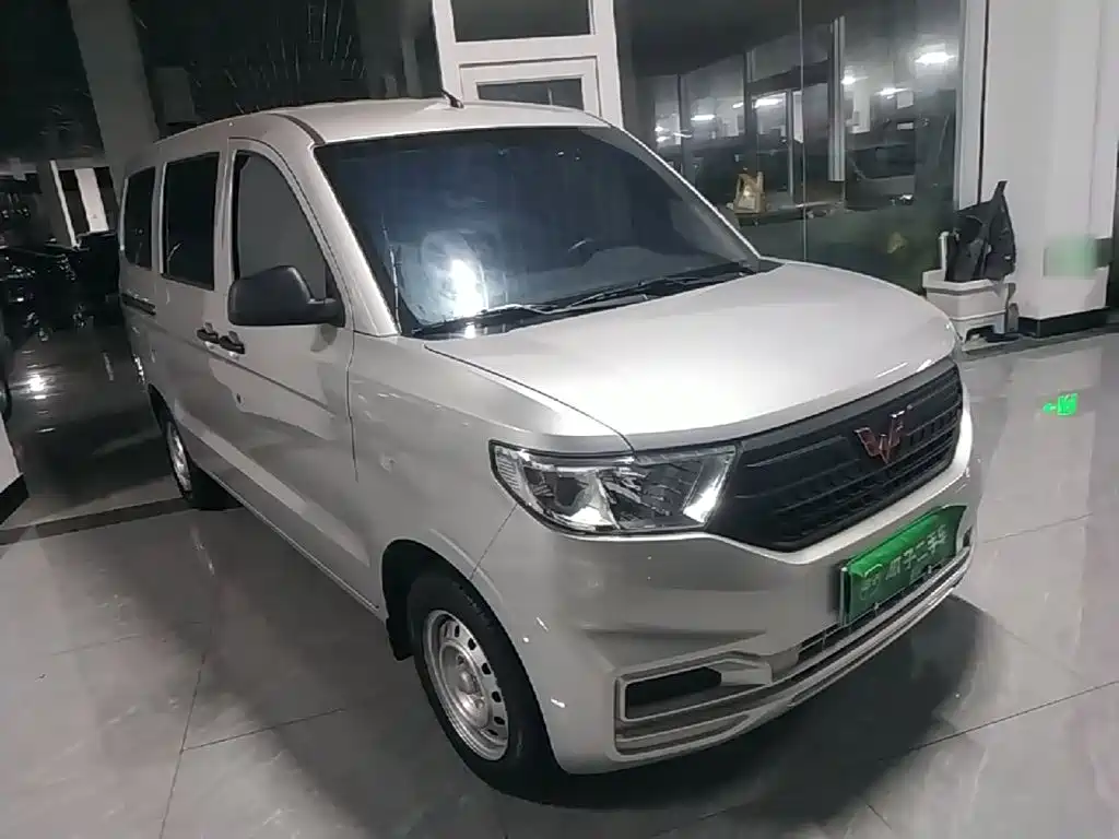 Wuling Hongguang V — фото 4