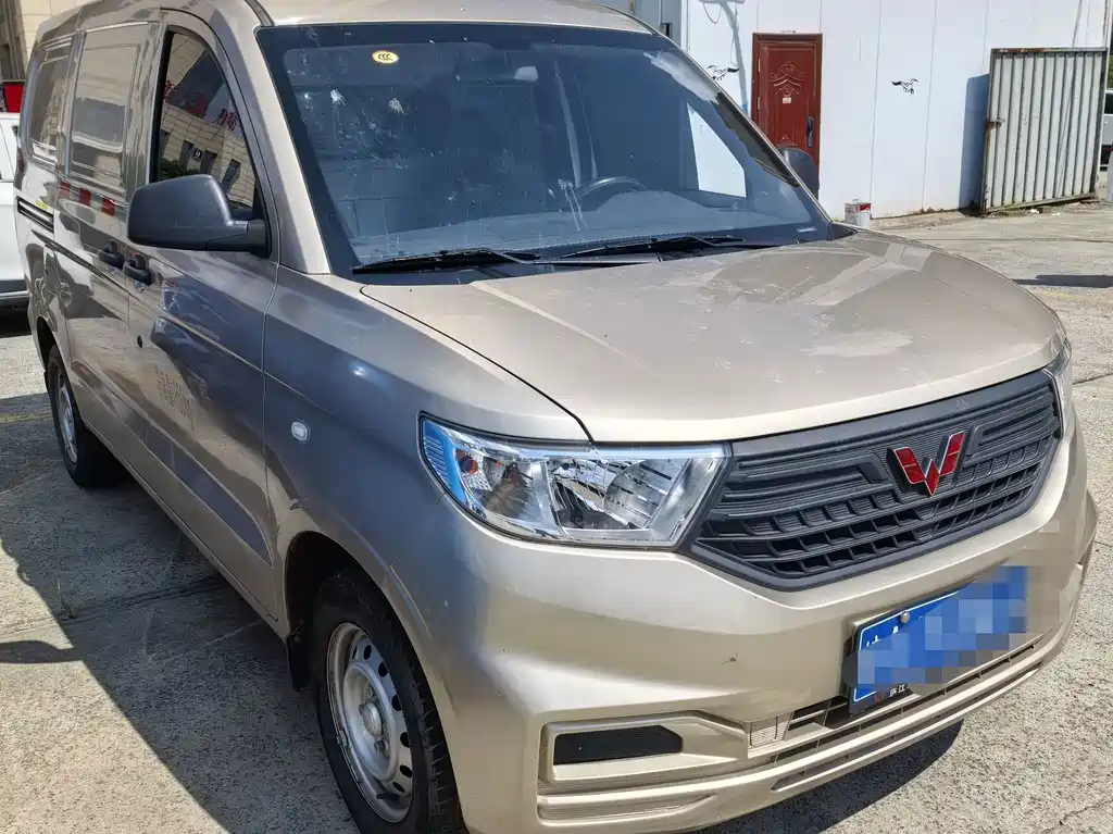 Wuling Hongguang V — фото 2