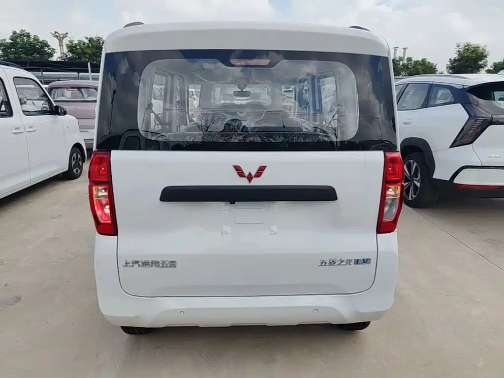 Wuling Zhiguang EV — фото 6