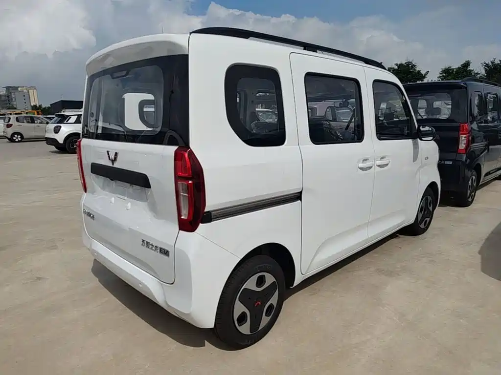 Wuling Zhiguang EV — фото 7