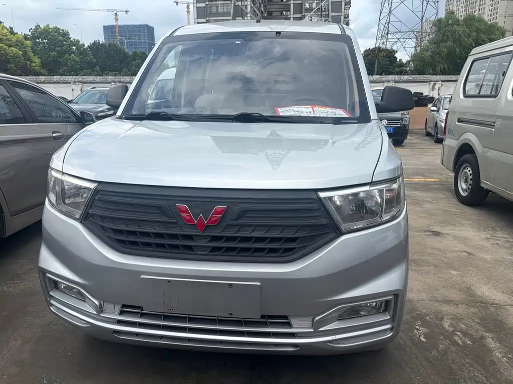 Wuling Hongguang V — фото 2
