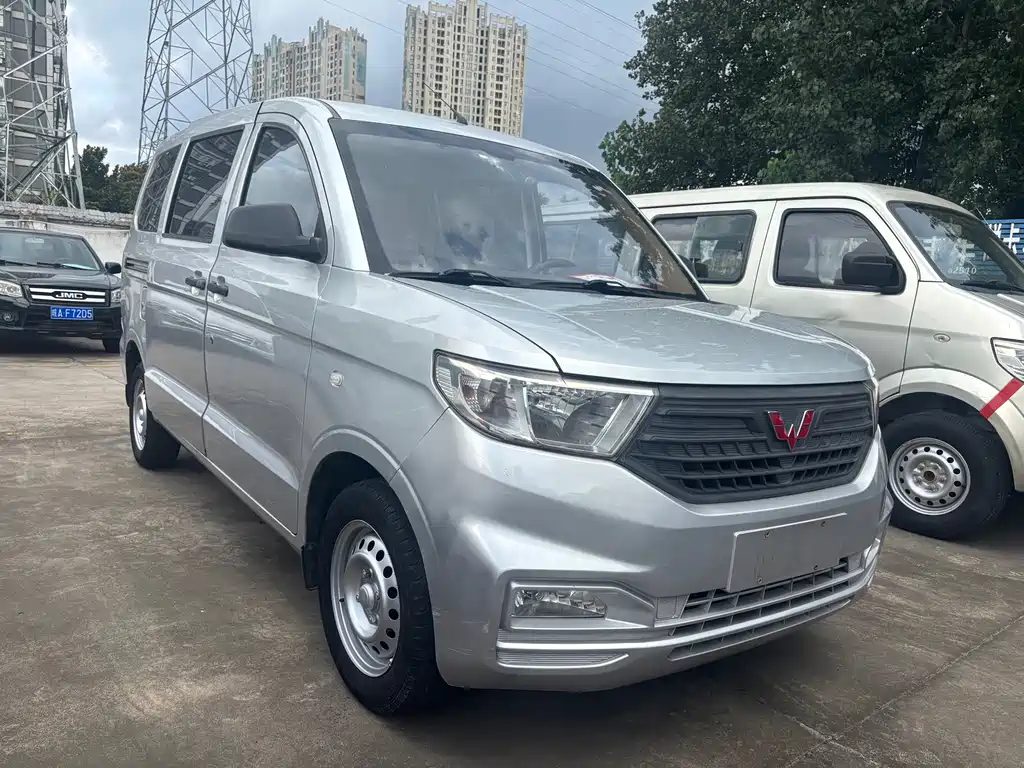 Wuling Hongguang V — фото 3
