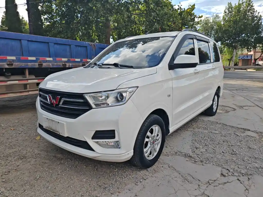 Wuling Hongguang — фото 2