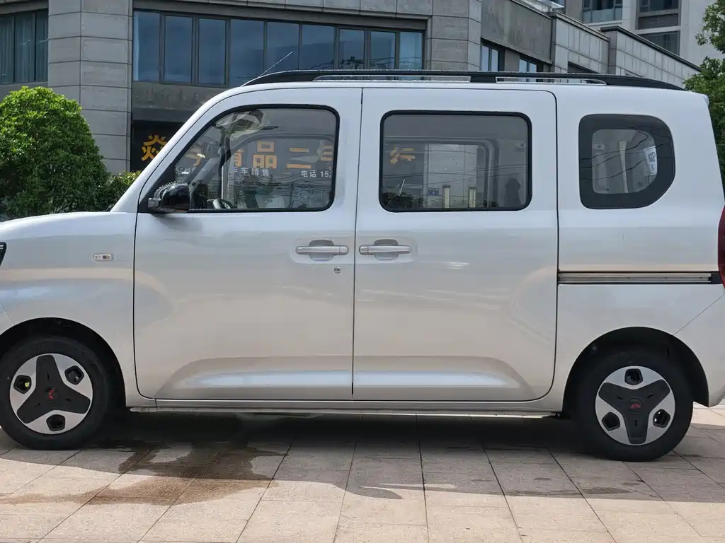 Wuling Zhiguang EV — фото 3