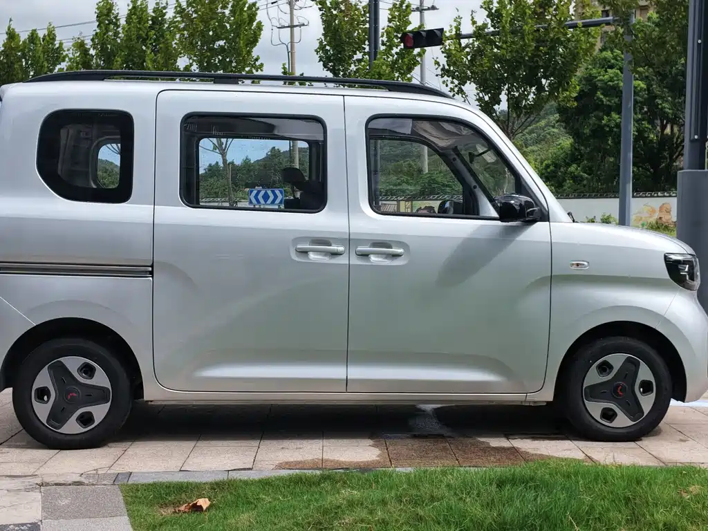 Wuling Zhiguang EV — фото 7