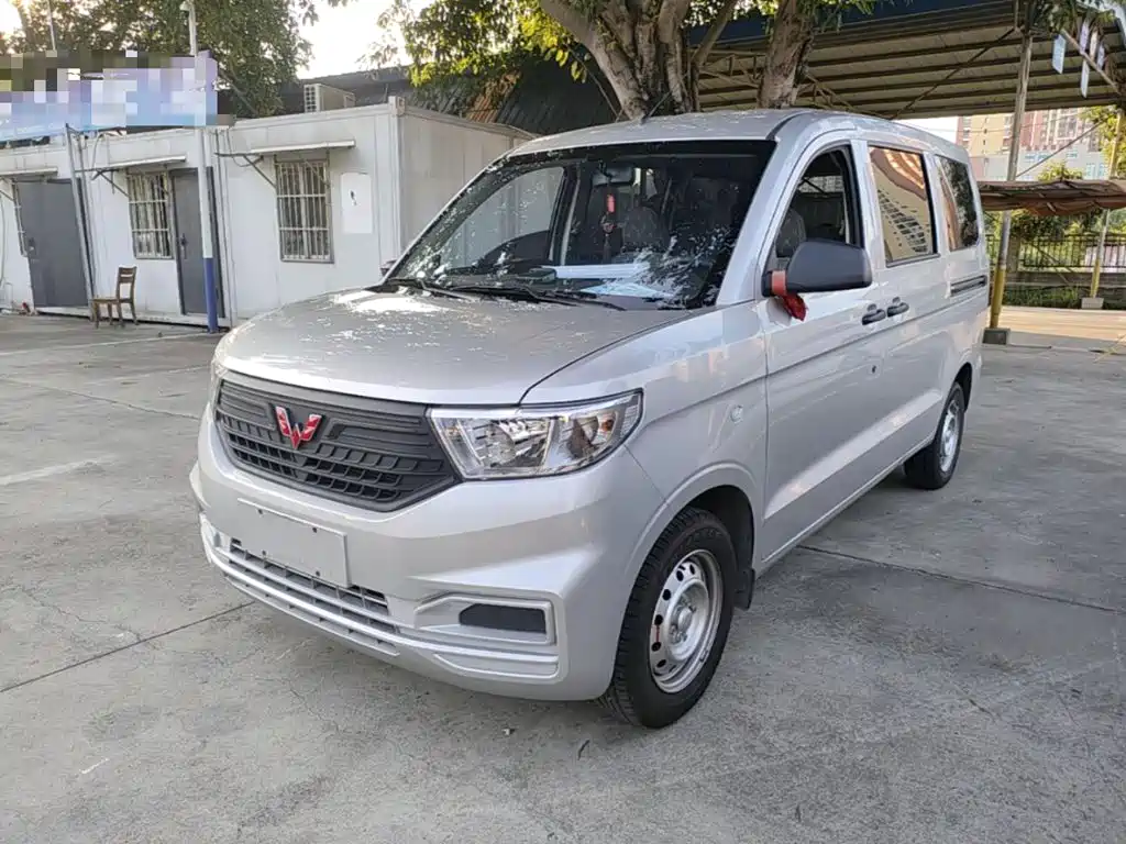 Wuling Hongguang V — фото 2