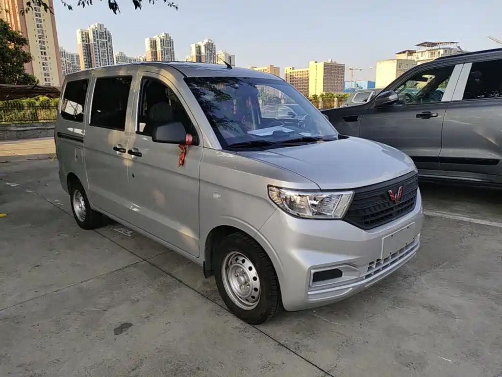 Wuling Hongguang V — фото 4
