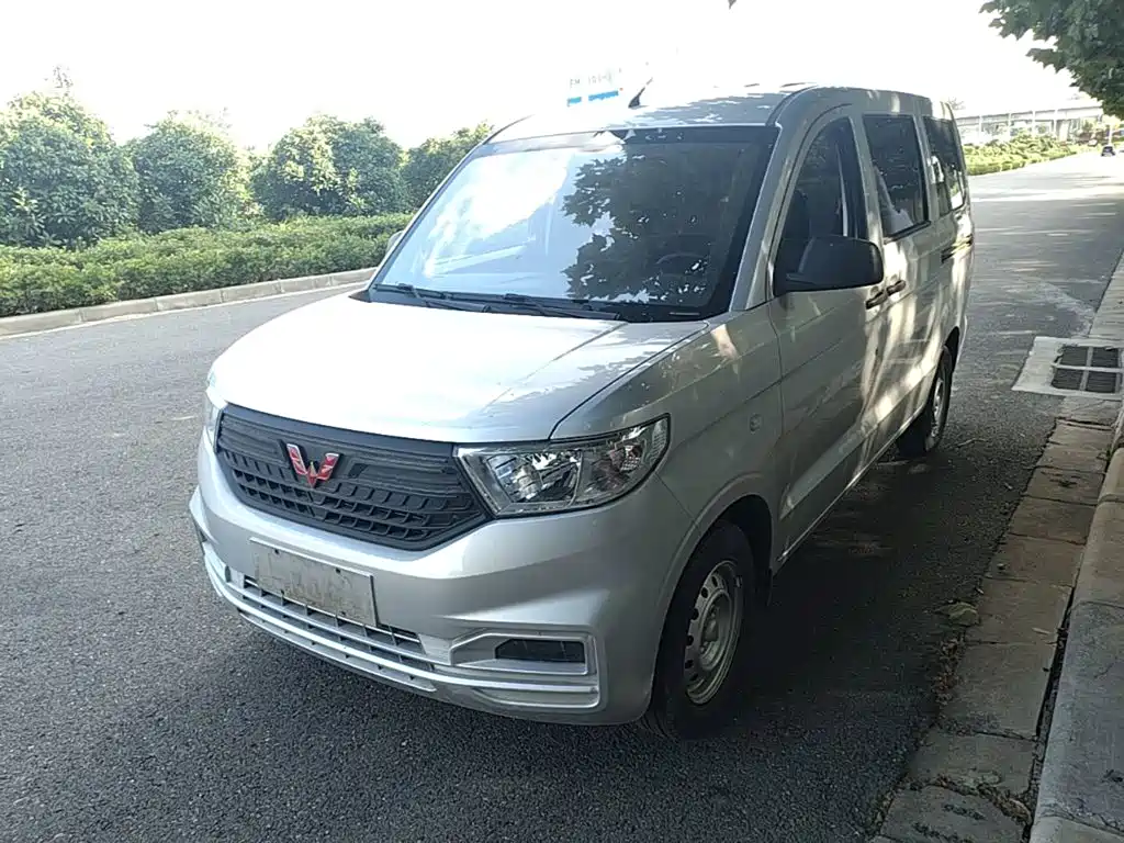 Wuling Hongguang V — фото 2