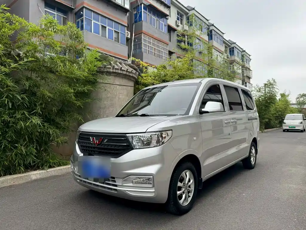 Wuling Hongguang V — фото 2