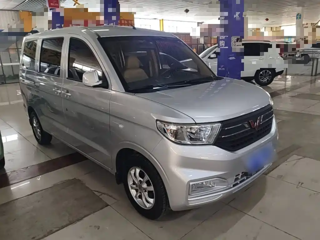Wuling Hongguang V — фото 4