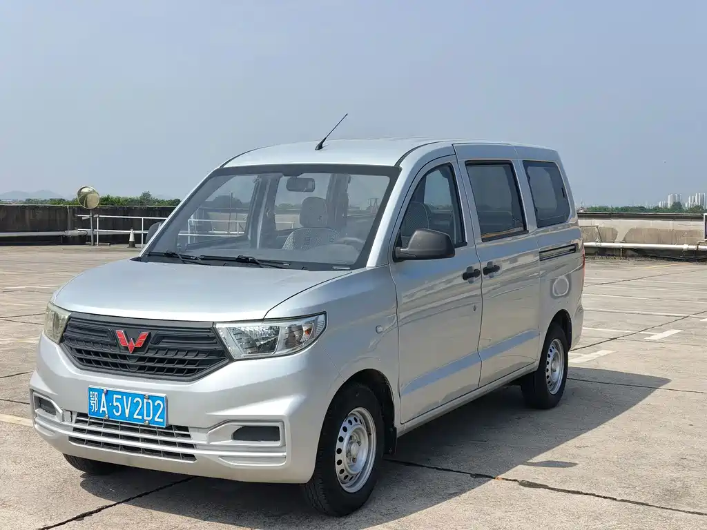 Wuling Hongguang V — фото 3