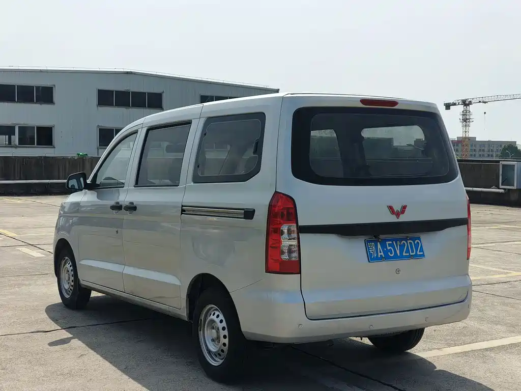Wuling Hongguang V — фото 6