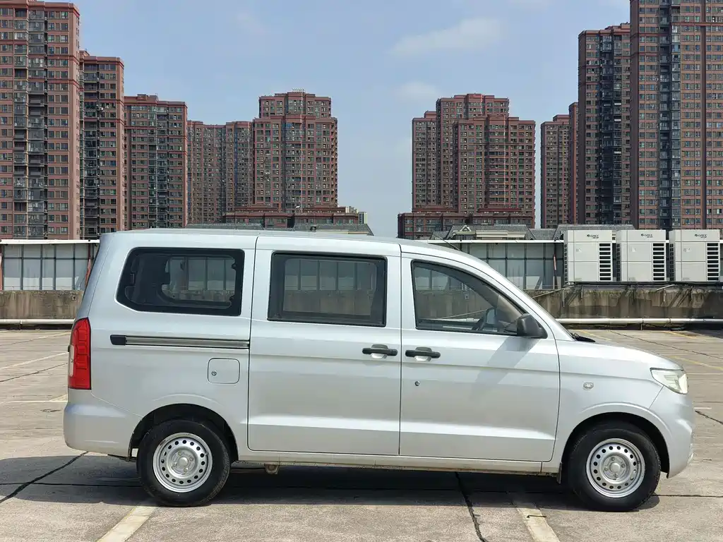 Wuling Hongguang V — фото 8