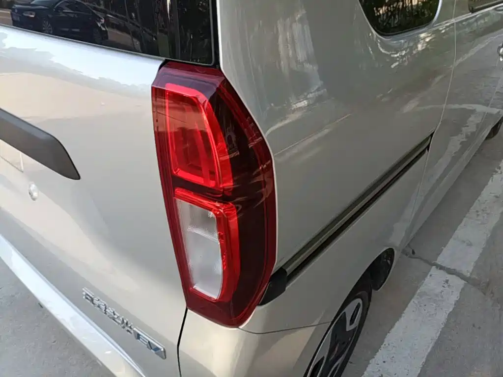Wuling Zhiguang EV — фото 8