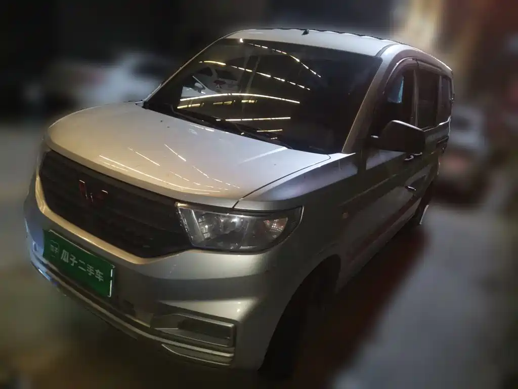 Wuling Hongguang V — фото 2