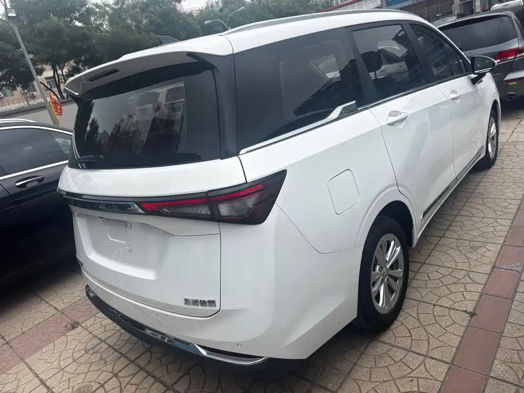 Wuling Jiachen — фото 17