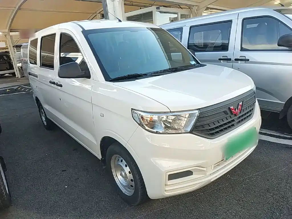 Wuling Hongguang V — фото 4