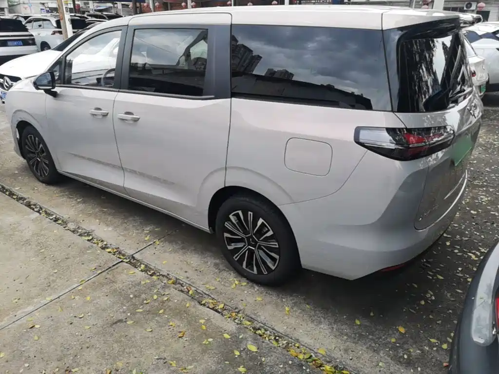 Wuling Xingguang 730 New Energy — фото 5