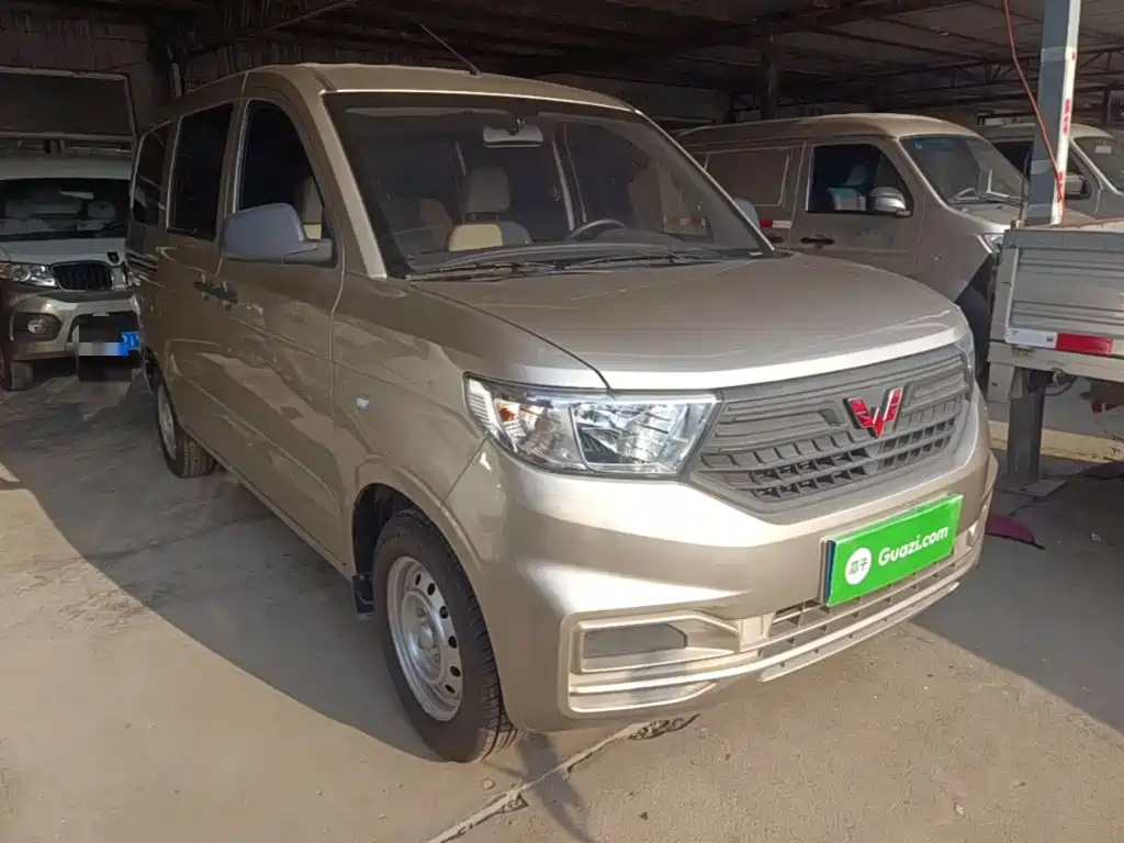 Wuling Hongguang V — фото 4
