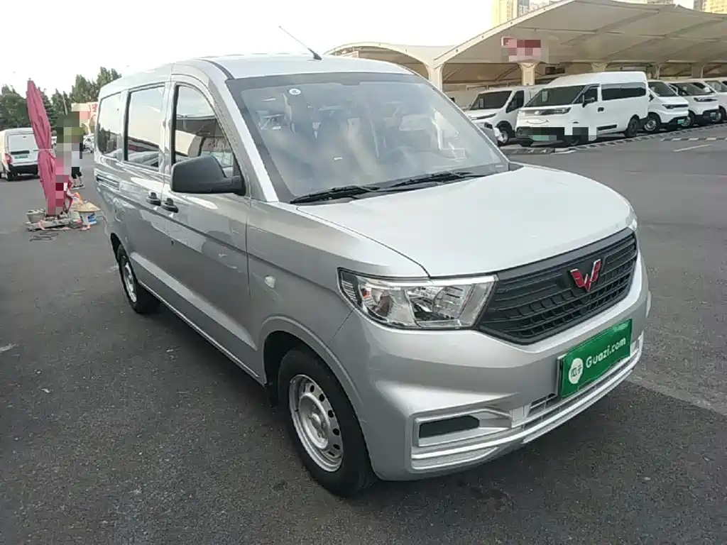 Wuling Hongguang V — фото 4