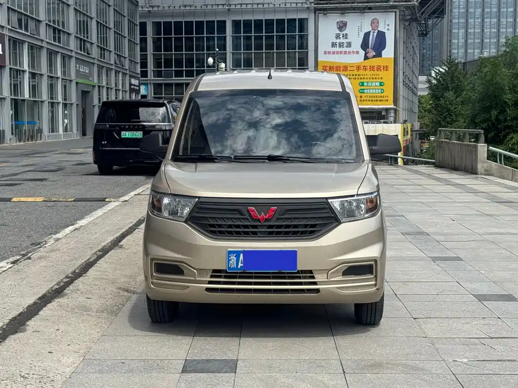 Wuling Hongguang V — фото 3