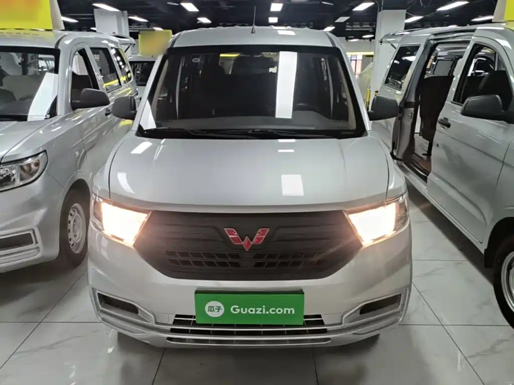 Wuling Hongguang V — фото 3