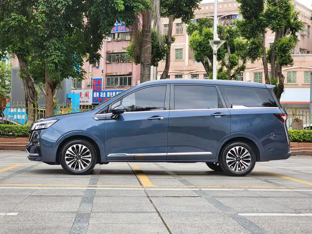 Wuling Jiachen — фото 4