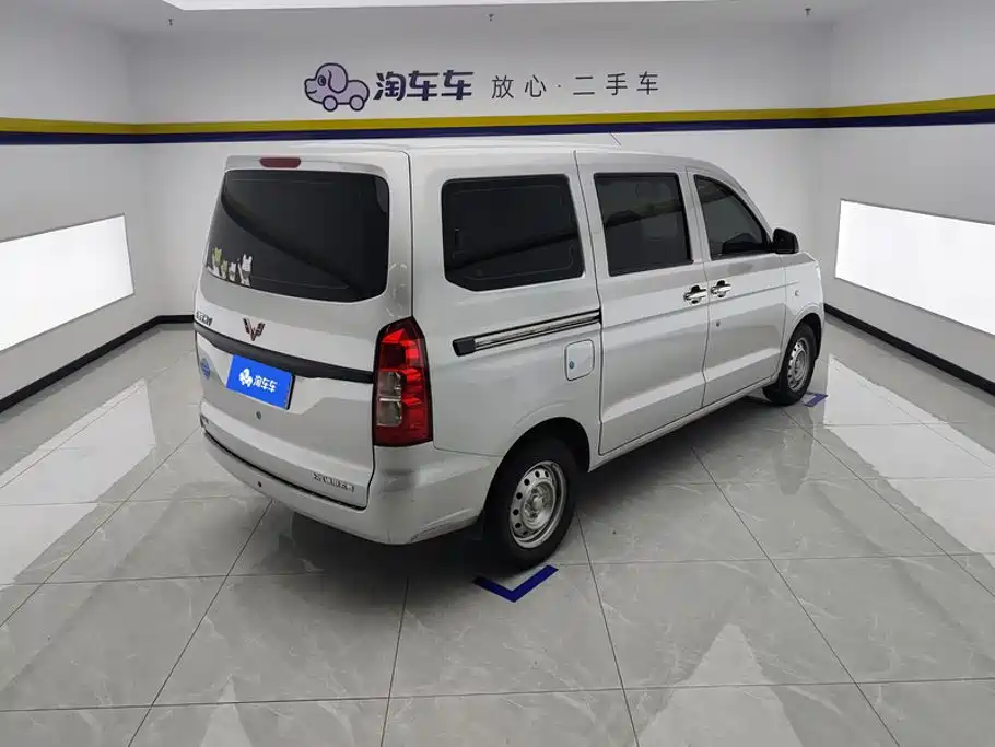 Wuling Hongguang V — фото 3