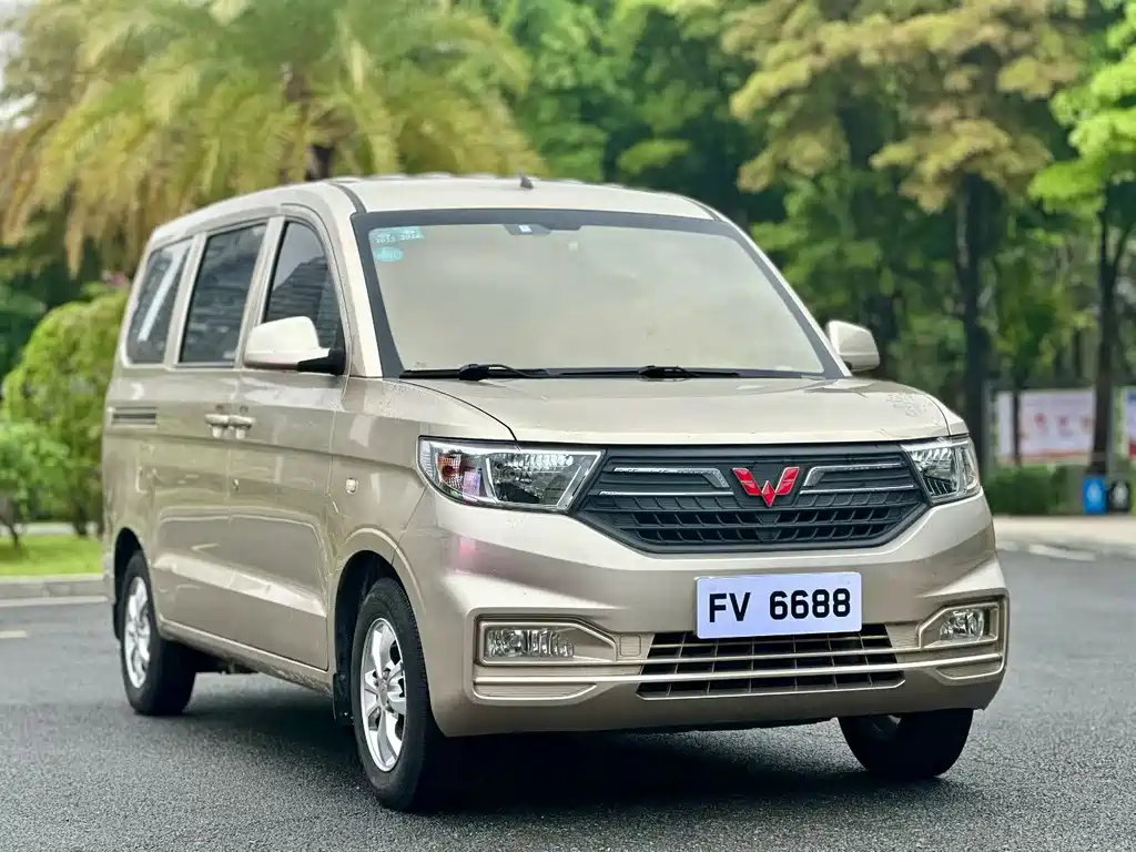 Wuling Hongguang V — фото 3