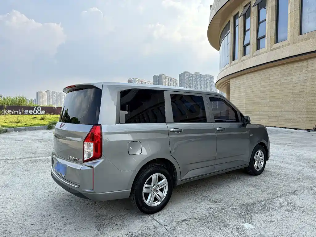 Wuling Hongguang PLUS — фото 13