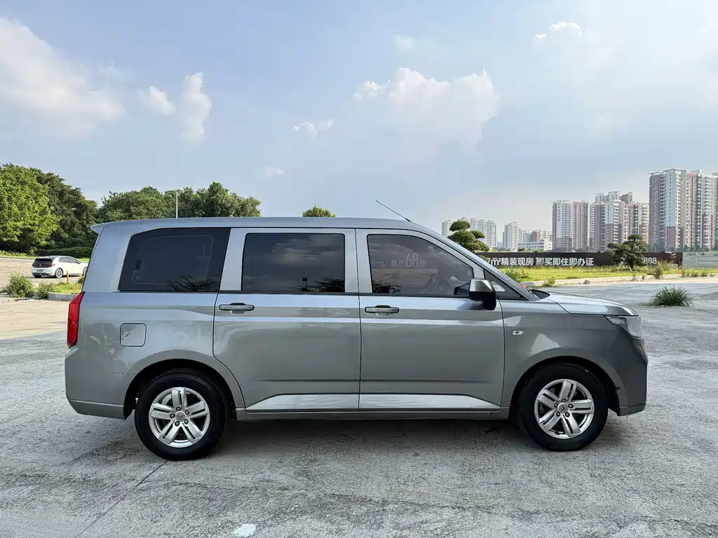 Wuling Hongguang PLUS — фото 14
