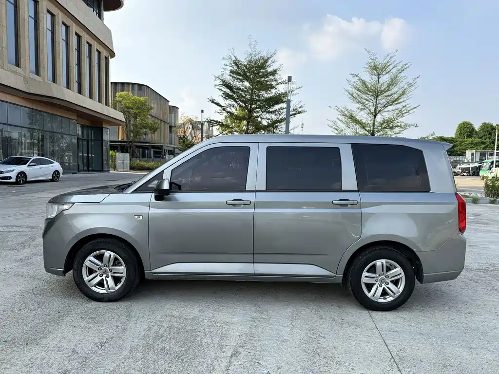 Wuling Hongguang PLUS — фото 10