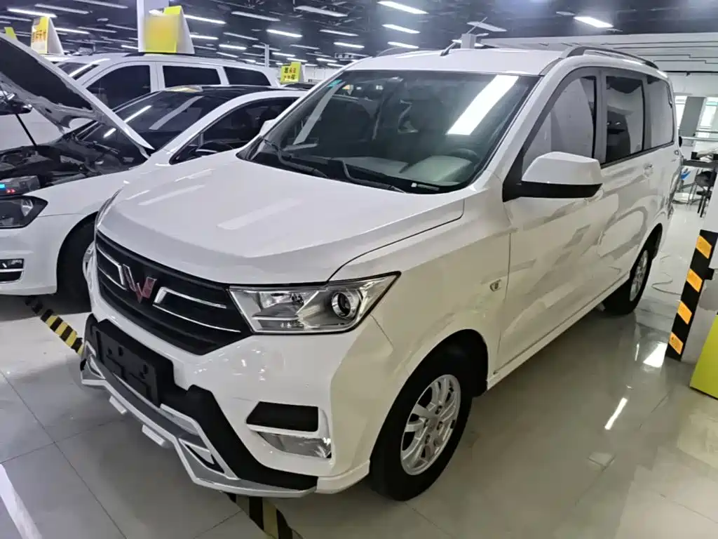 Wuling Hongguang — фото 2