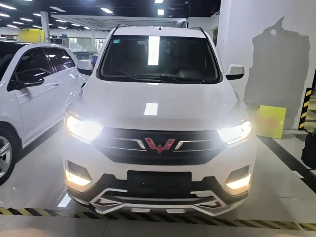 Wuling Hongguang — фото 3