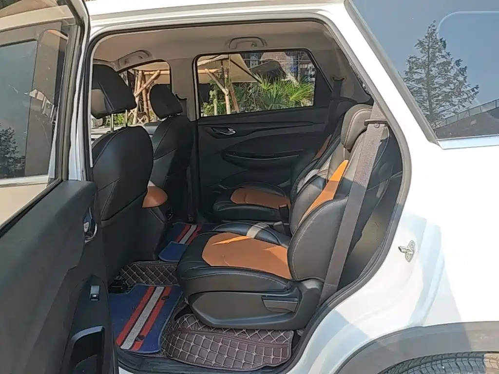 Wuling Hongguang S3 — фото 17