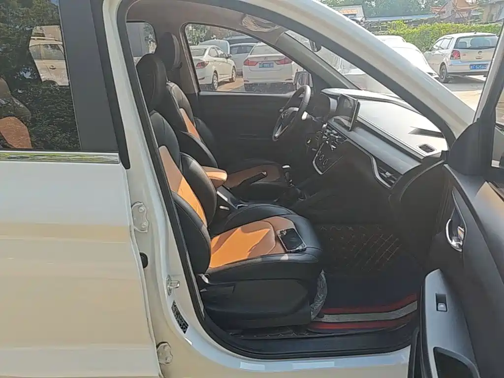 Wuling Hongguang S3 — фото 25