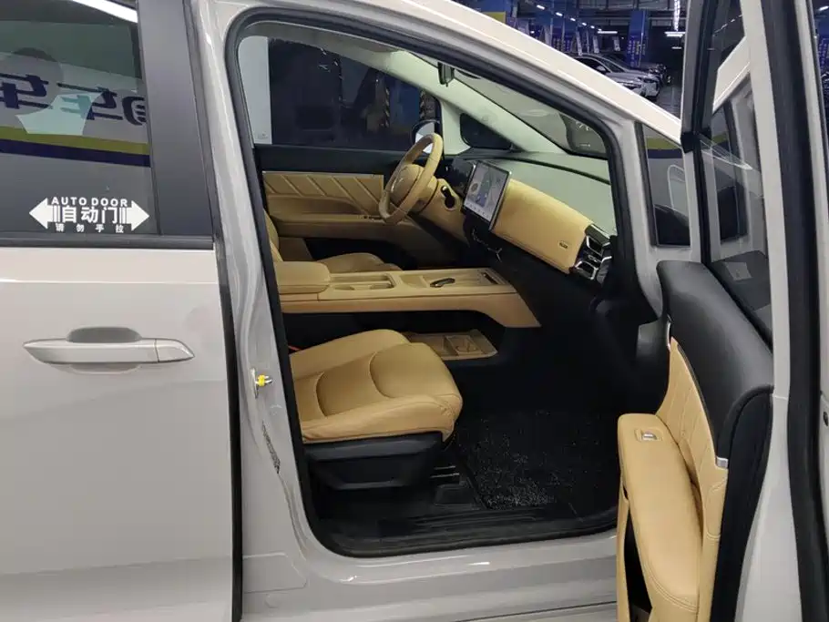Wuling Xingguang 730 New Energy — фото 8