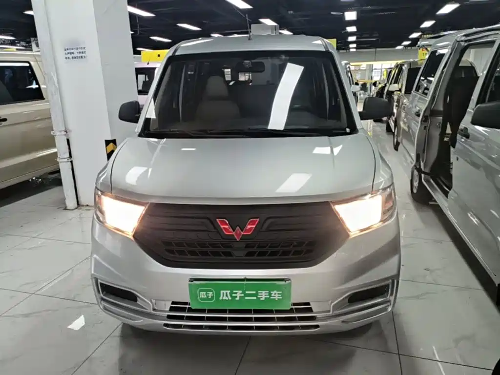 Wuling Hongguang V — фото 3