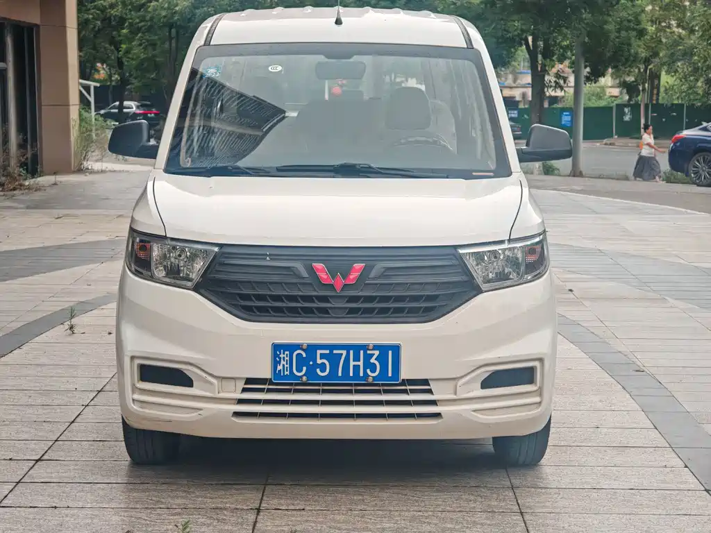 Wuling Hongguang V — фото 2