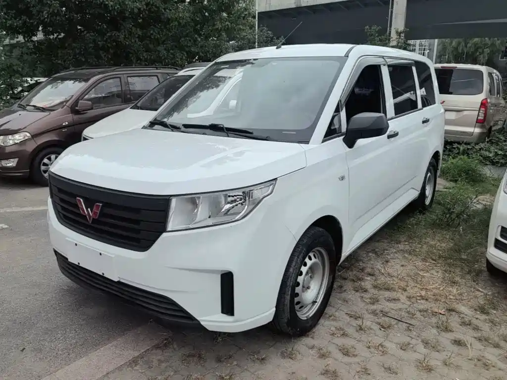 Wuling Hongguang PLUS — фото 2