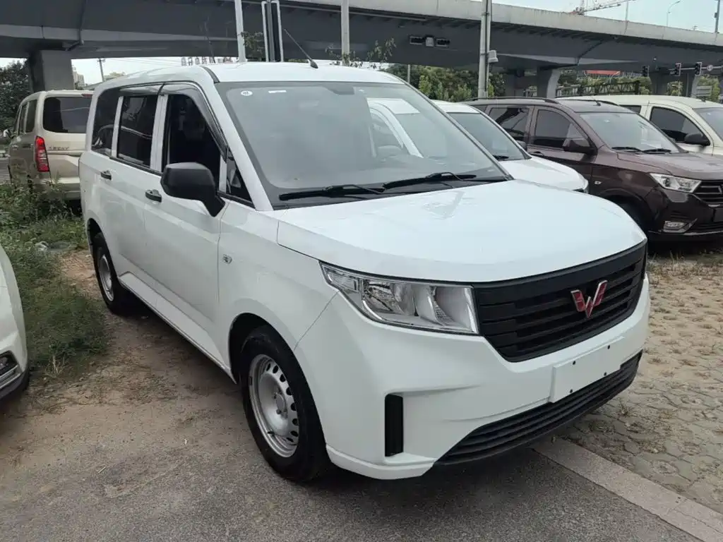 Wuling Hongguang PLUS — фото 4