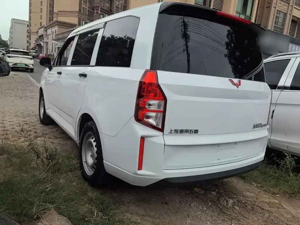 Wuling Hongguang PLUS — фото 5